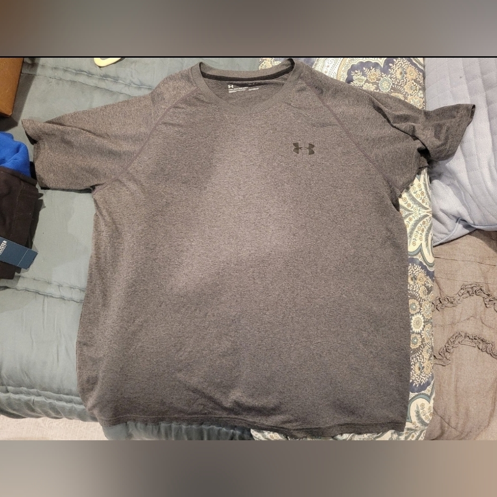 Mens Under Armour L short sleeve tshirt GUC